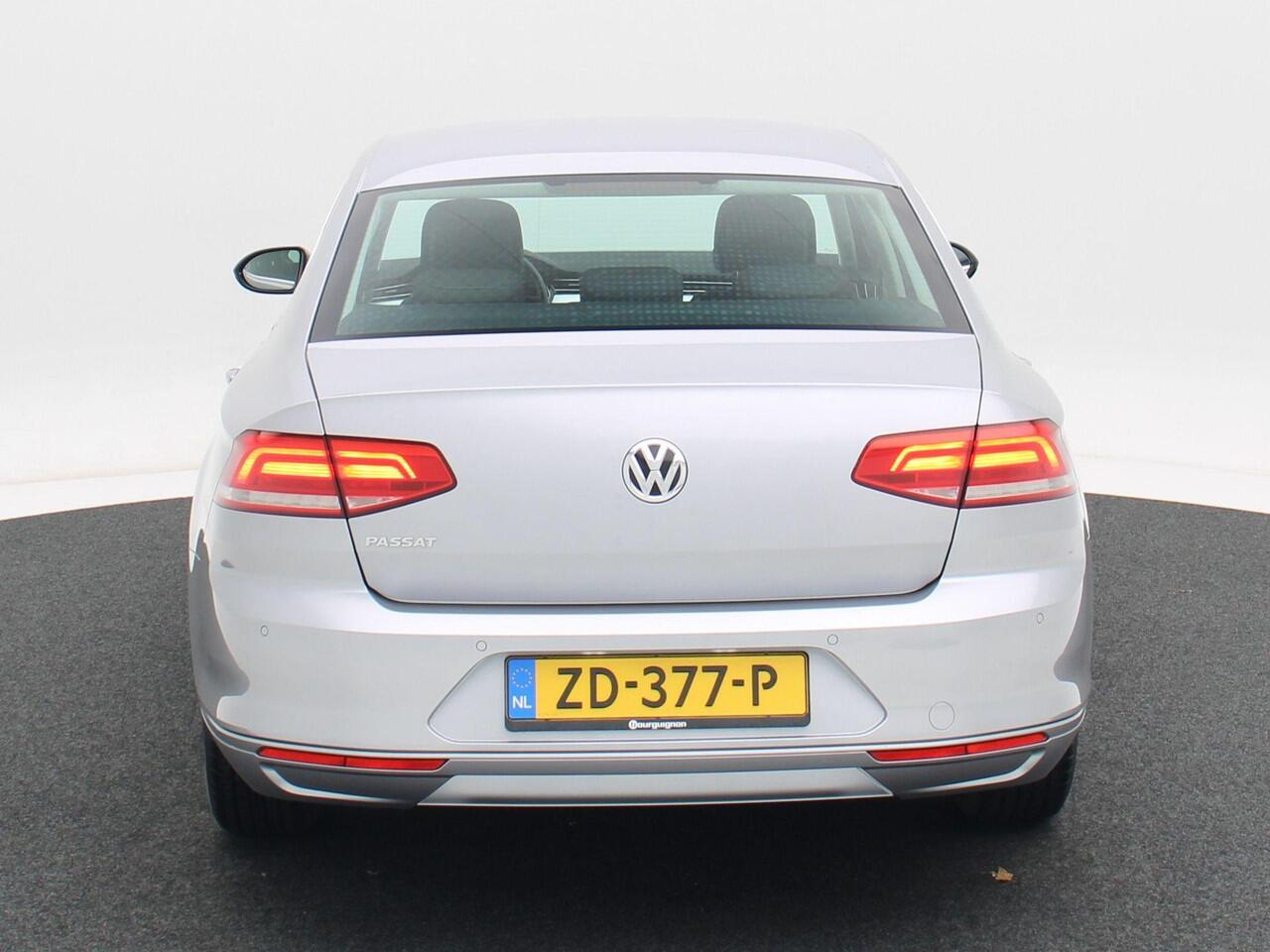 Volkswagen PASSAT 1.5 TSi 150 Pk Automaat Comfortline | Adaptive Cruise | Climate Control | Bluetooth | 16 Inch | 96.708 Km!