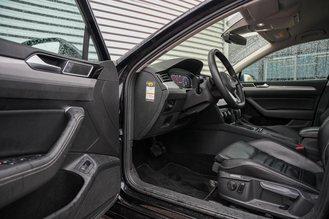 Volkswagen PASSAT 1.5 TSI Elegance Business R Leer Navi