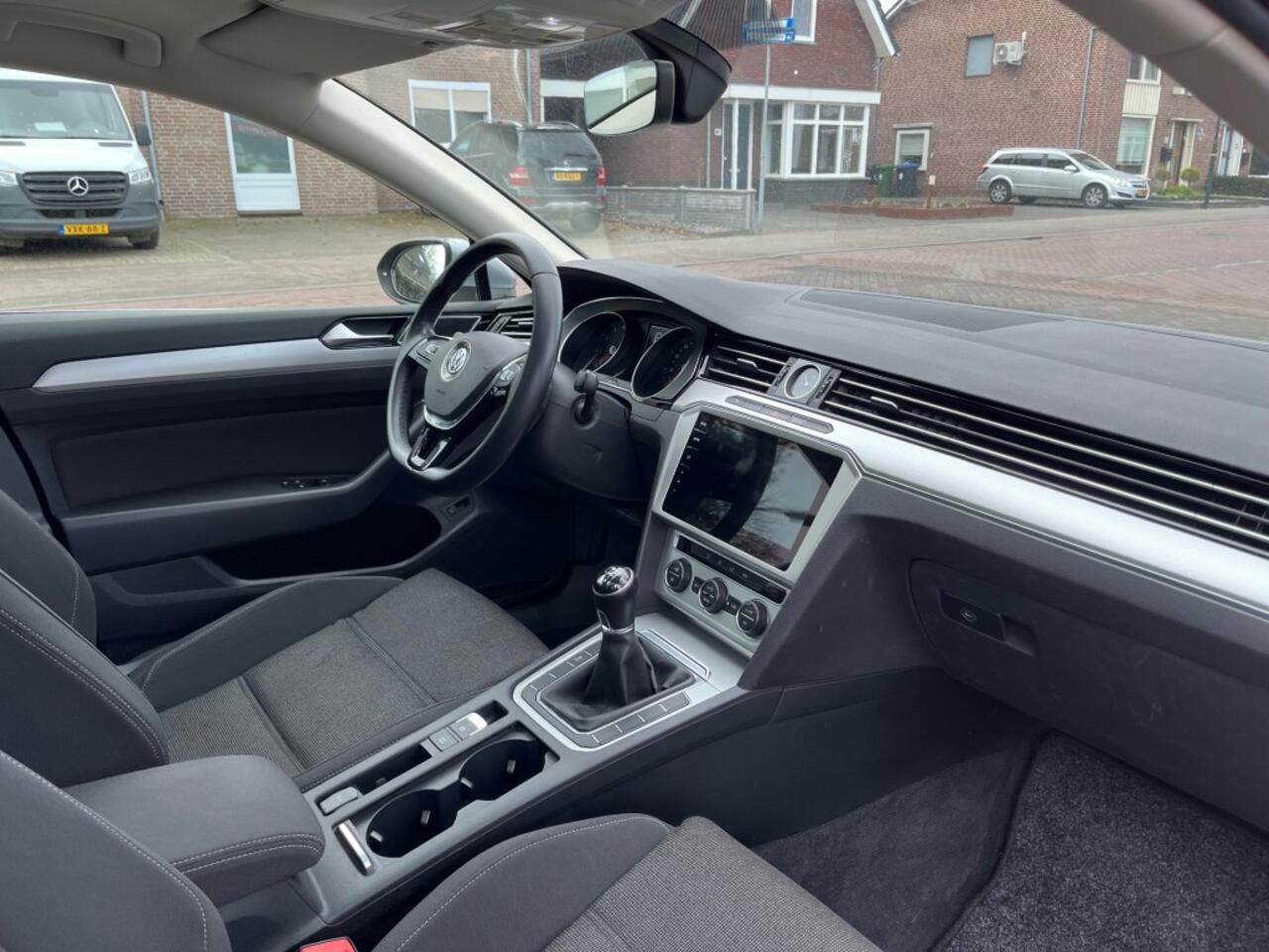 Volkswagen PASSAT VARIANT 1.5 TSI BUSINESS 150PK / SCHUIFDAK / CARPLAY / ADAP. CRUISE