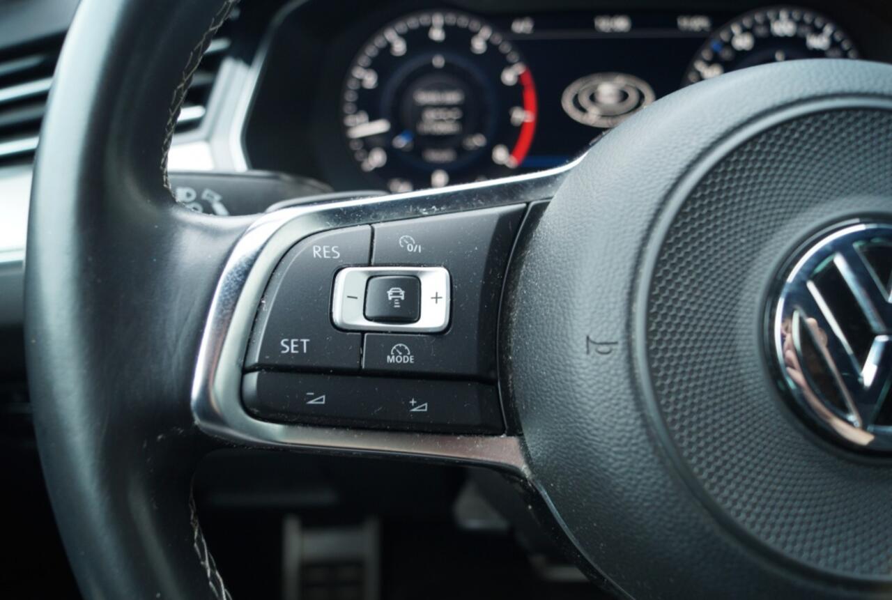 Volkswagen PASSAT Variant 1.4 TSI DSG Highline Business R-line -NAVI-DIGI-XENON-