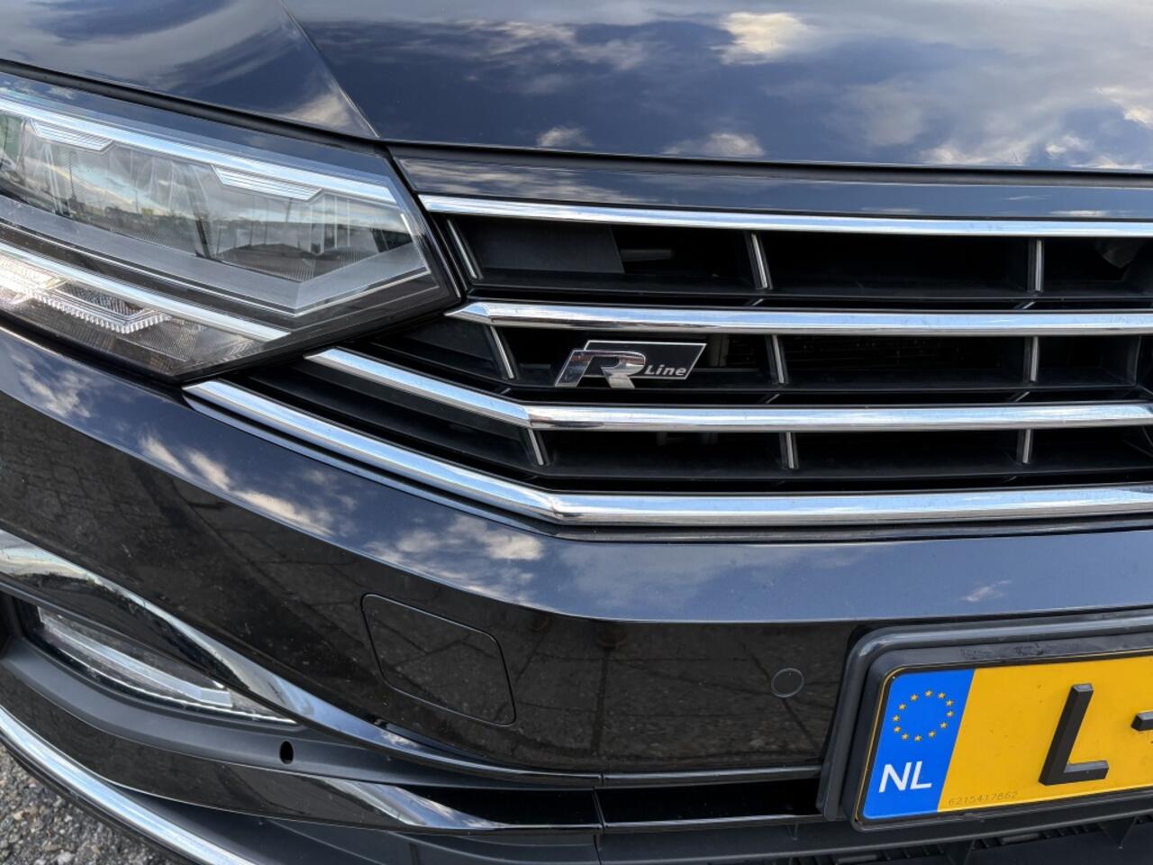 Volkswagen PASSAT Variant 2.0 TSI Elegance Business R-Line DSG