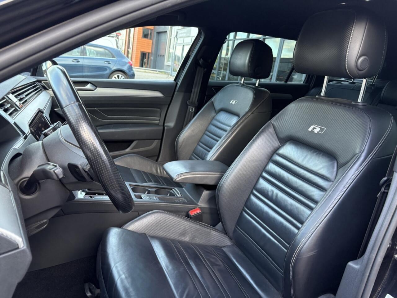 Volkswagen PASSAT Variant 2.0 TSI Elegance Business R-Line DSG