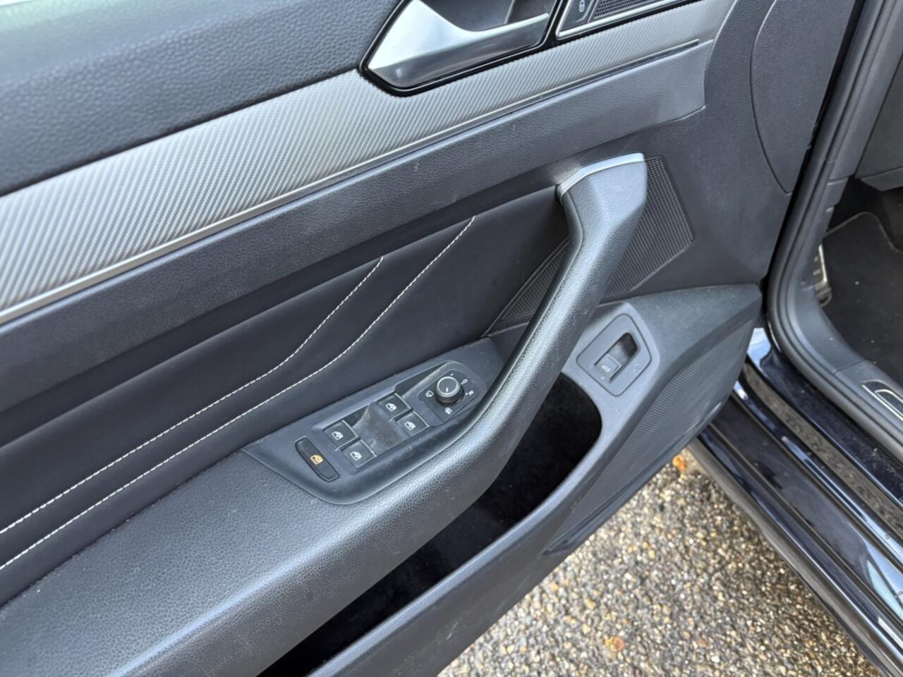 Volkswagen PASSAT Variant 2.0 TSI Elegance Business R-Line DSG