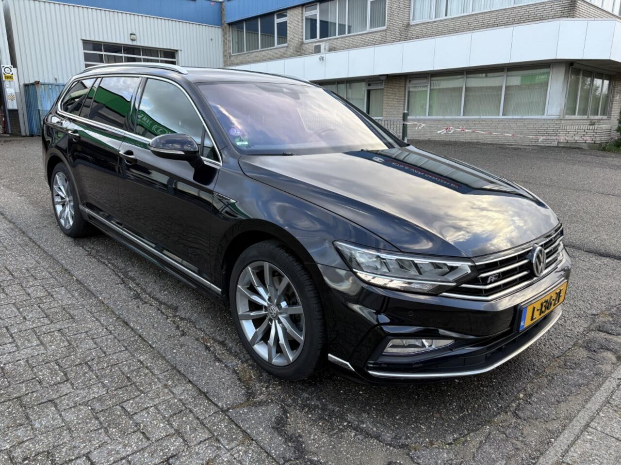 Volkswagen PASSAT Variant 2.0 TSI Elegance Business R-Line DSG