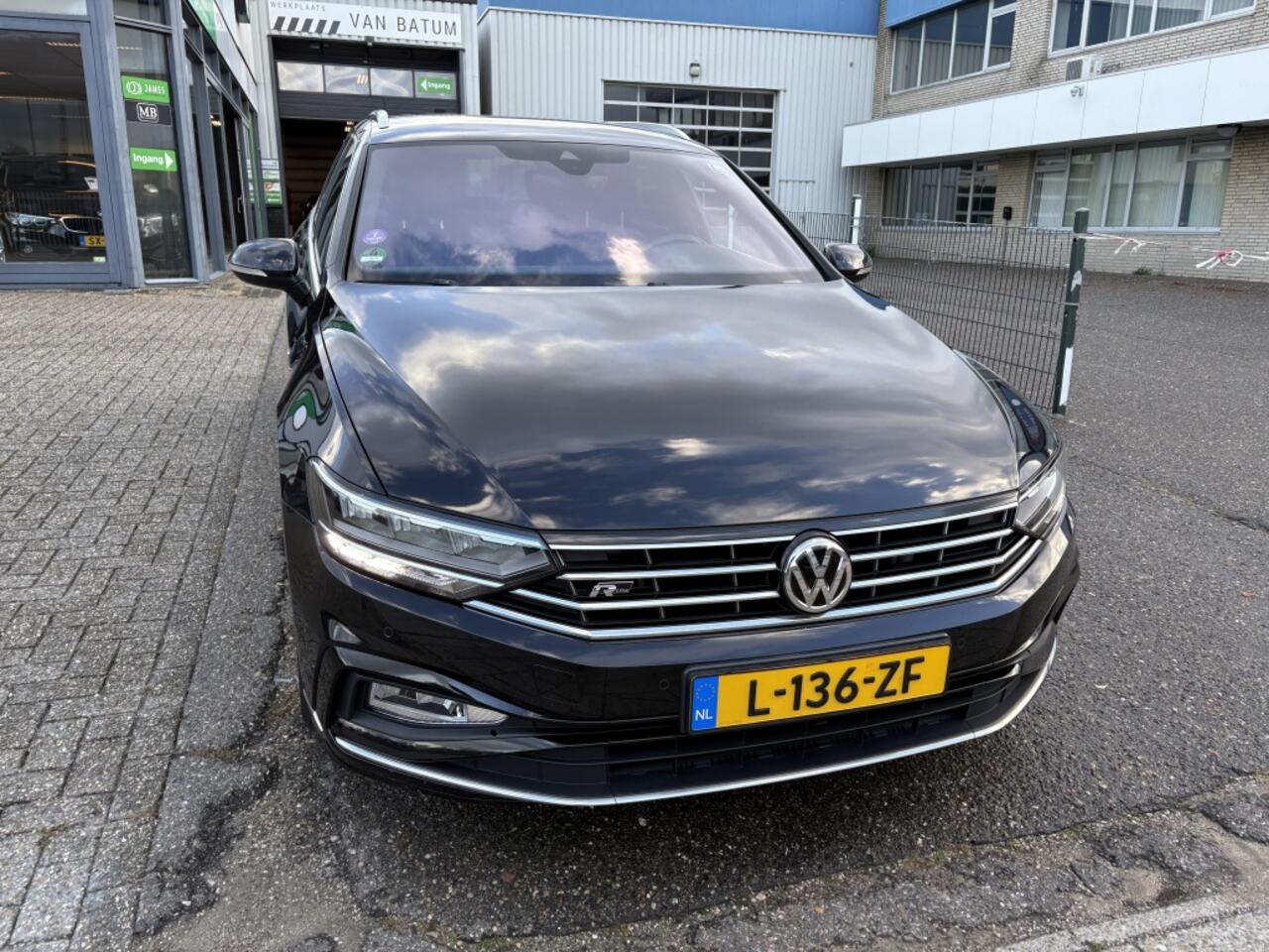 Volkswagen PASSAT Variant 2.0 TSI Elegance Business R-Line DSG