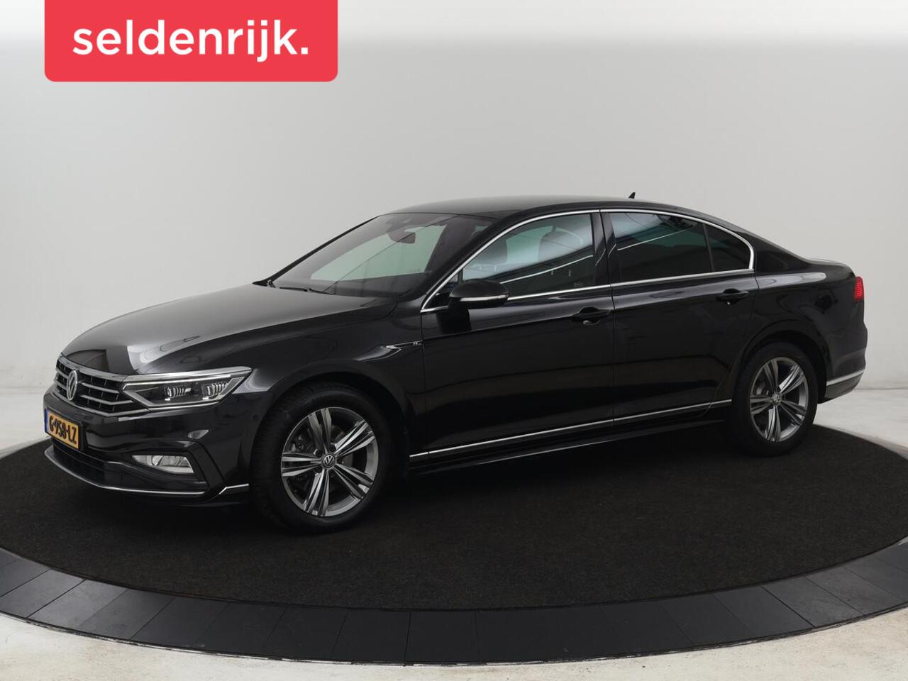 Volkswagen PASSAT 2.0 TSI R Line | 190pk | Trekhaak | Leder/Alcantara | Stoelverwarming | Camera | Matrix LED | Adaptive cruise | Virtual Cockpit | Carplay | Navigatie