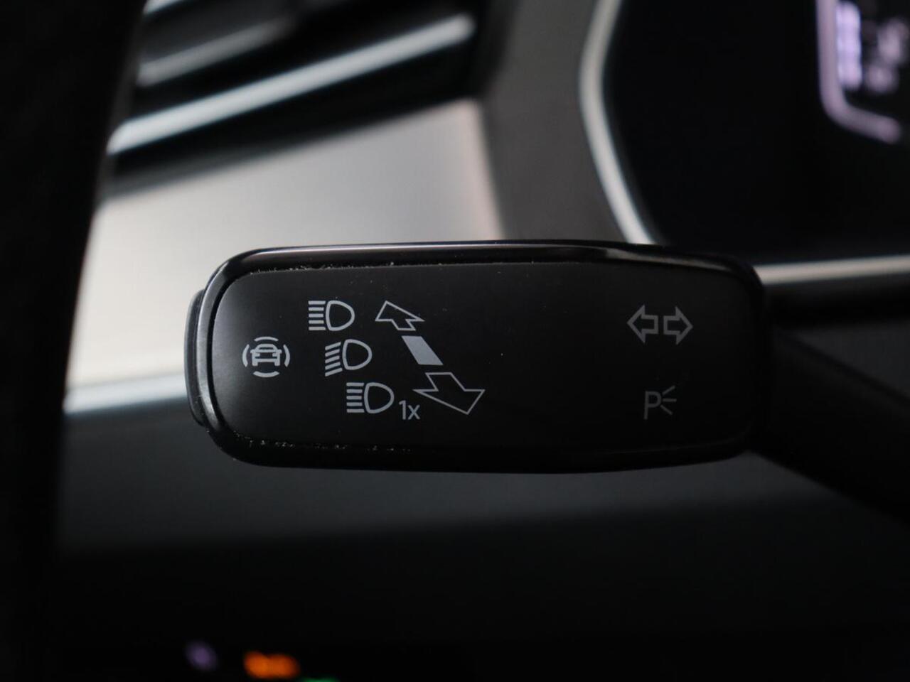 Volkswagen PASSAT 2.0 TSI R Line | 190pk | Trekhaak | Leder/Alcantara | Stoelverwarming | Camera | Matrix LED | Adaptive cruise | Virtual Cockpit | Carplay | Navigatie