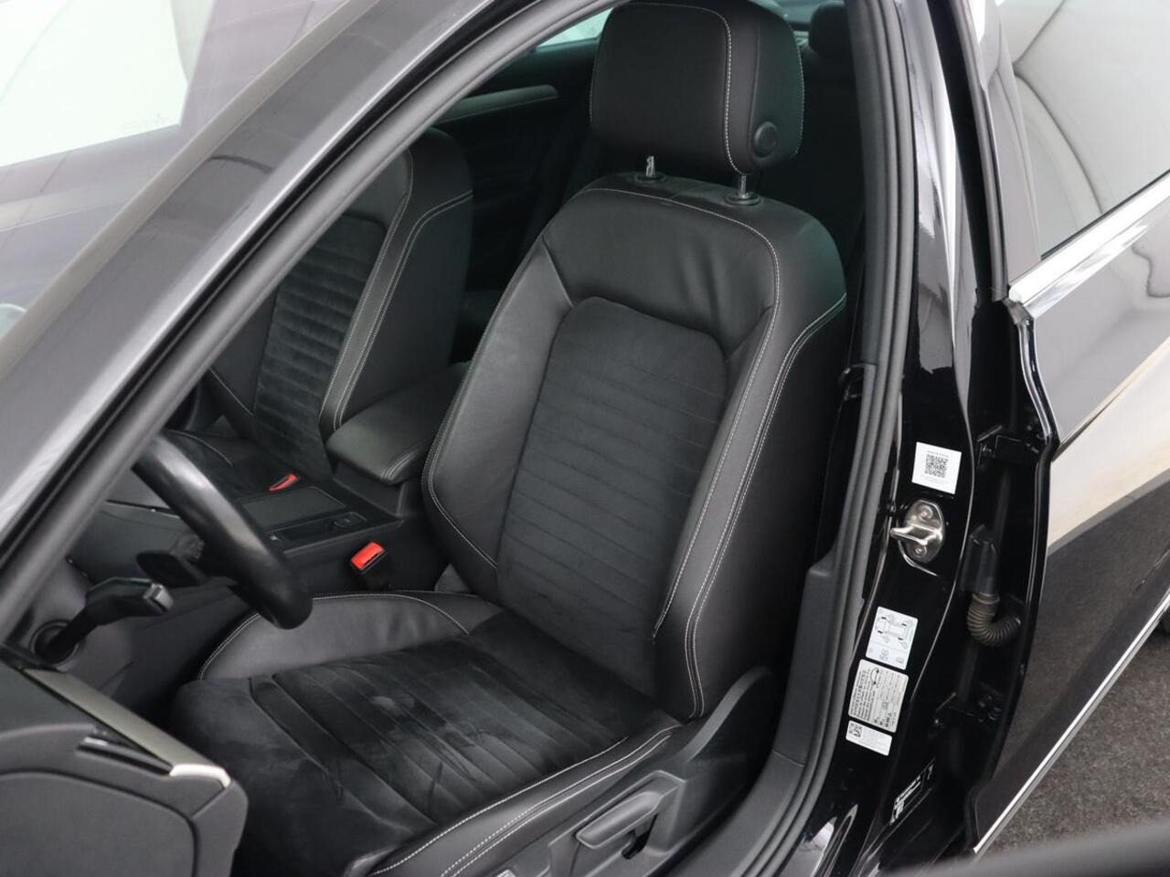 Volkswagen PASSAT 2.0 TSI R Line | 190pk | Trekhaak | Leder/Alcantara | Stoelverwarming | Camera | Matrix LED | Adaptive cruise | Virtual Cockpit | Carplay | Navigatie