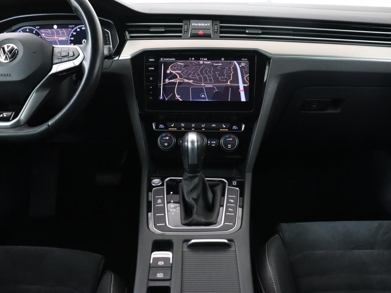 Volkswagen PASSAT 2.0 TSI R Line | 190pk | Trekhaak | Leder/Alcantara | Stoelverwarming | Camera | Matrix LED | Adaptive cruise | Virtual Cockpit | Carplay | Navigatie