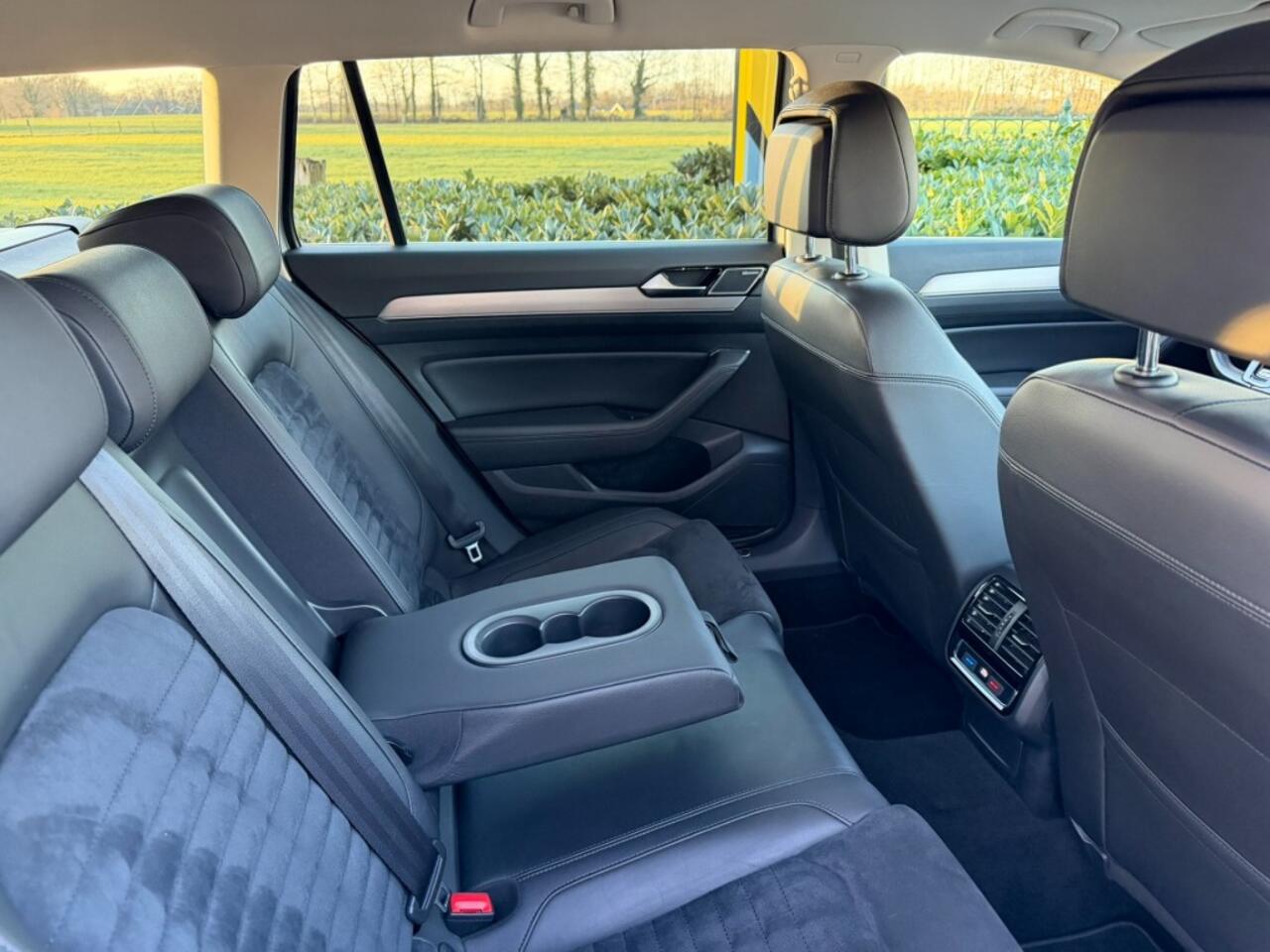 Volkswagen PASSAT 1.5 TSI DSG7 Highline Business R Dynaudio / Head up / Virtual