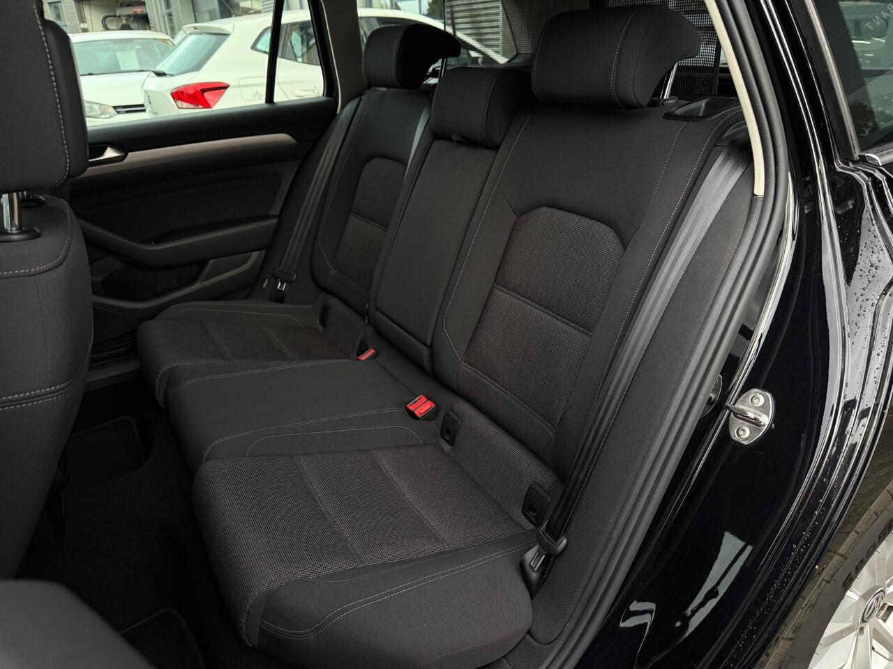 Volkswagen PASSAT Variant 1.5 TSI Highline DSG Navi Camera