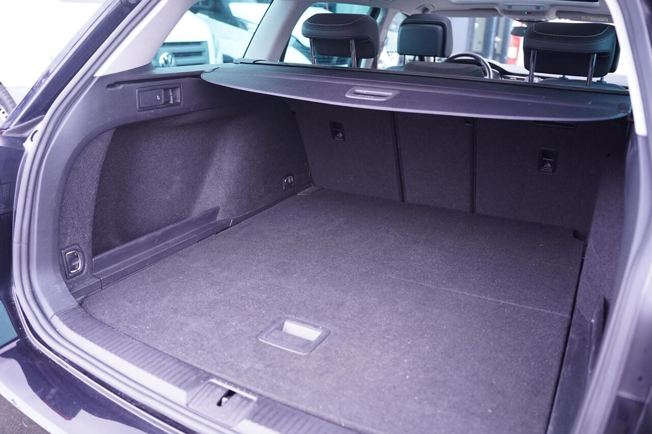 Volkswagen PASSAT Variant 1.5 TSI Elegance Panodak Matrix-led Leder/alcantara 1e Eigenaar NAP