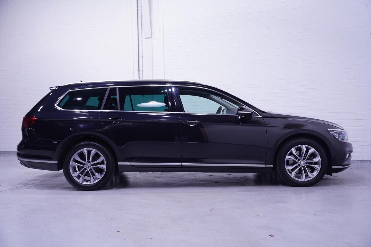 Volkswagen PASSAT Variant 1.5 TSI Elegance Panodak Matrix-led Leder/alcantara 1e Eigenaar NAP