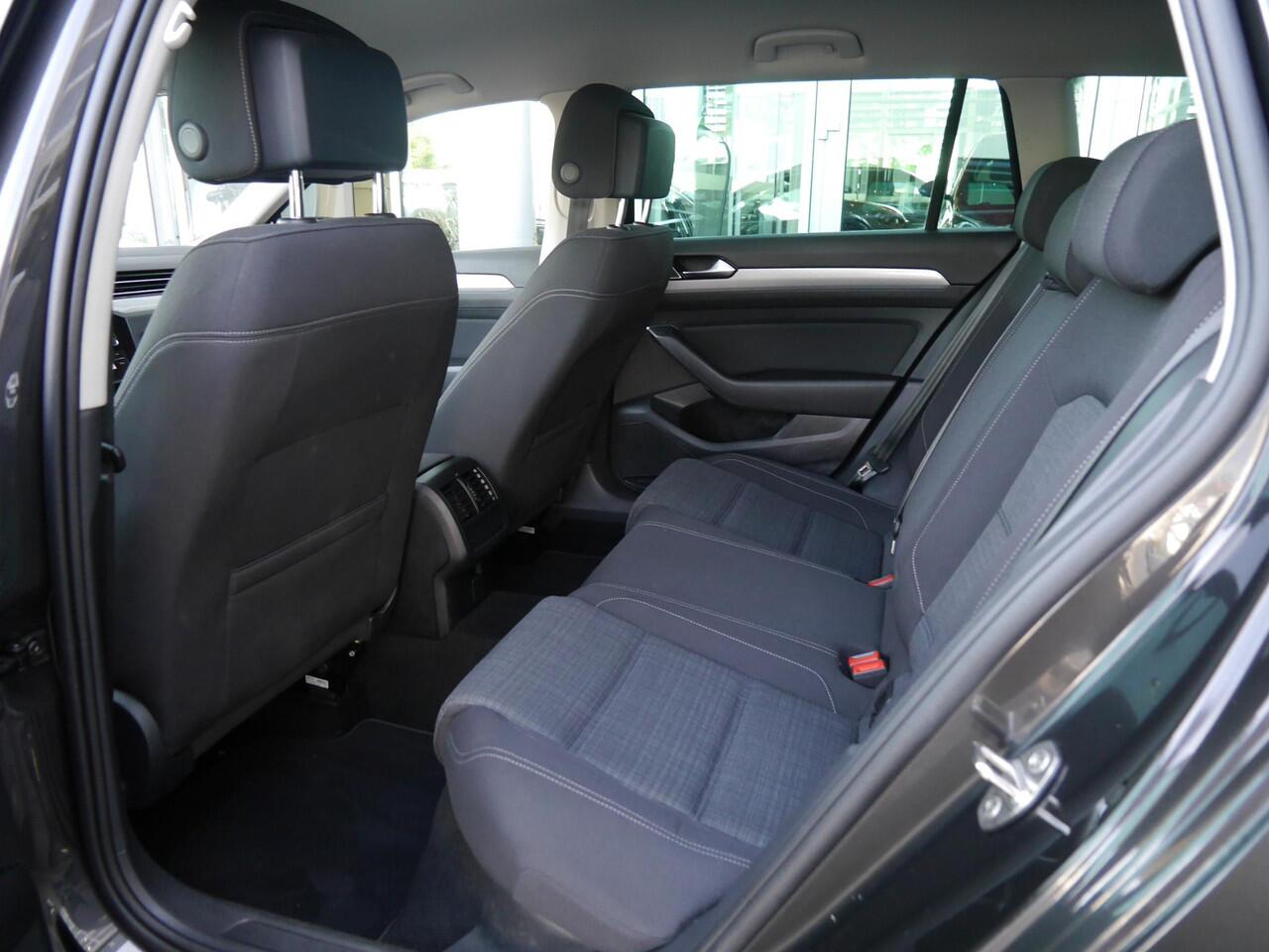 Volkswagen PASSAT Variant 1.5 TSI Elegance Business R | Automaat | Trekhaak | Navigatie | Stoelverwarming | Apple carplay | Parkeersensoren voor en achter | Climate control | Keyless entry en start