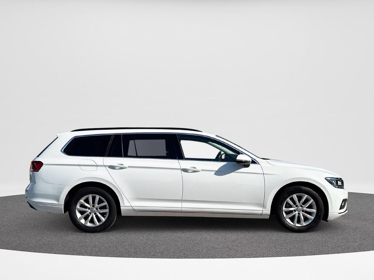 Volkswagen PASSAT Variant 1.5 TSI 150 pk Automaat | Navi | Clima | Trekhaak |