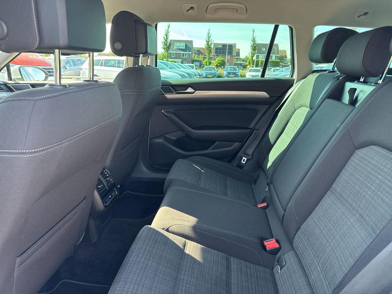 Volkswagen PASSAT Variant 1.5 TSI 150 pk Automaat | Navi | Clima | Trekhaak |