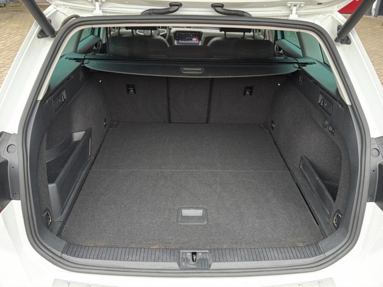 Volkswagen PASSAT 1.4 TSI DSG GTE PANO-DAK/TREKHAAK/CAMERA/NAVI/CARPLAY/HUD/ACC/E-KLEP