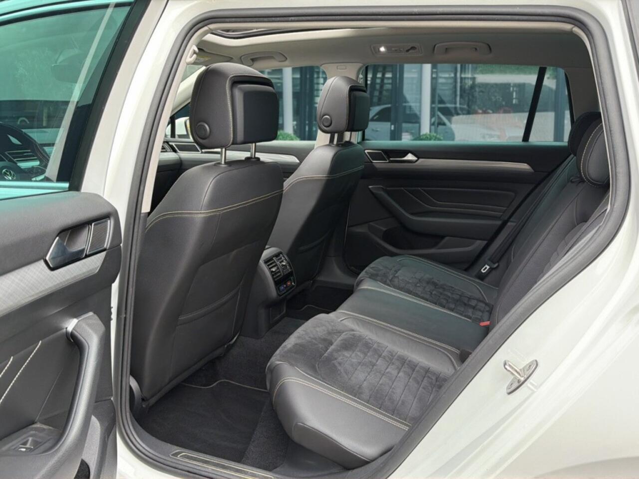 Volkswagen PASSAT 1.4 TSI DSG GTE PANO-DAK/TREKHAAK/CAMERA/NAVI/CARPLAY/HUD/ACC/E-KLEP