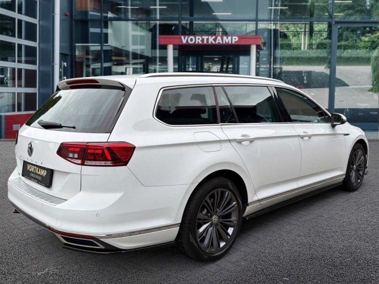 Volkswagen PASSAT 1.4 TSI DSG GTE PANO-DAK/TREKHAAK/CAMERA/NAVI/CARPLAY/HUD/ACC/E-KLEP