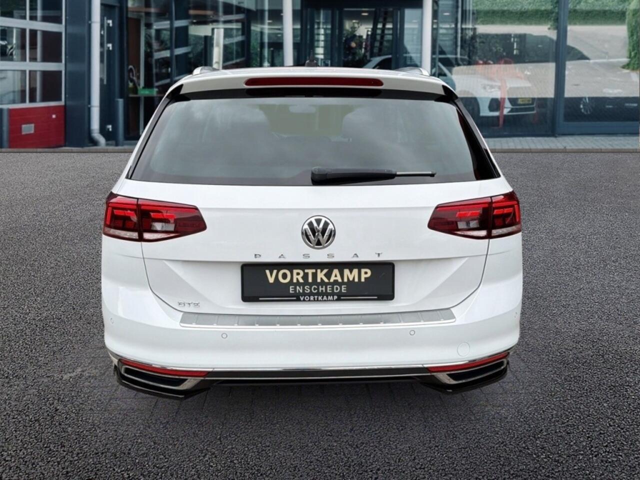 Volkswagen PASSAT 1.4 TSI DSG GTE PANO-DAK/TREKHAAK/CAMERA/NAVI/CARPLAY/HUD/ACC/E-KLEP
