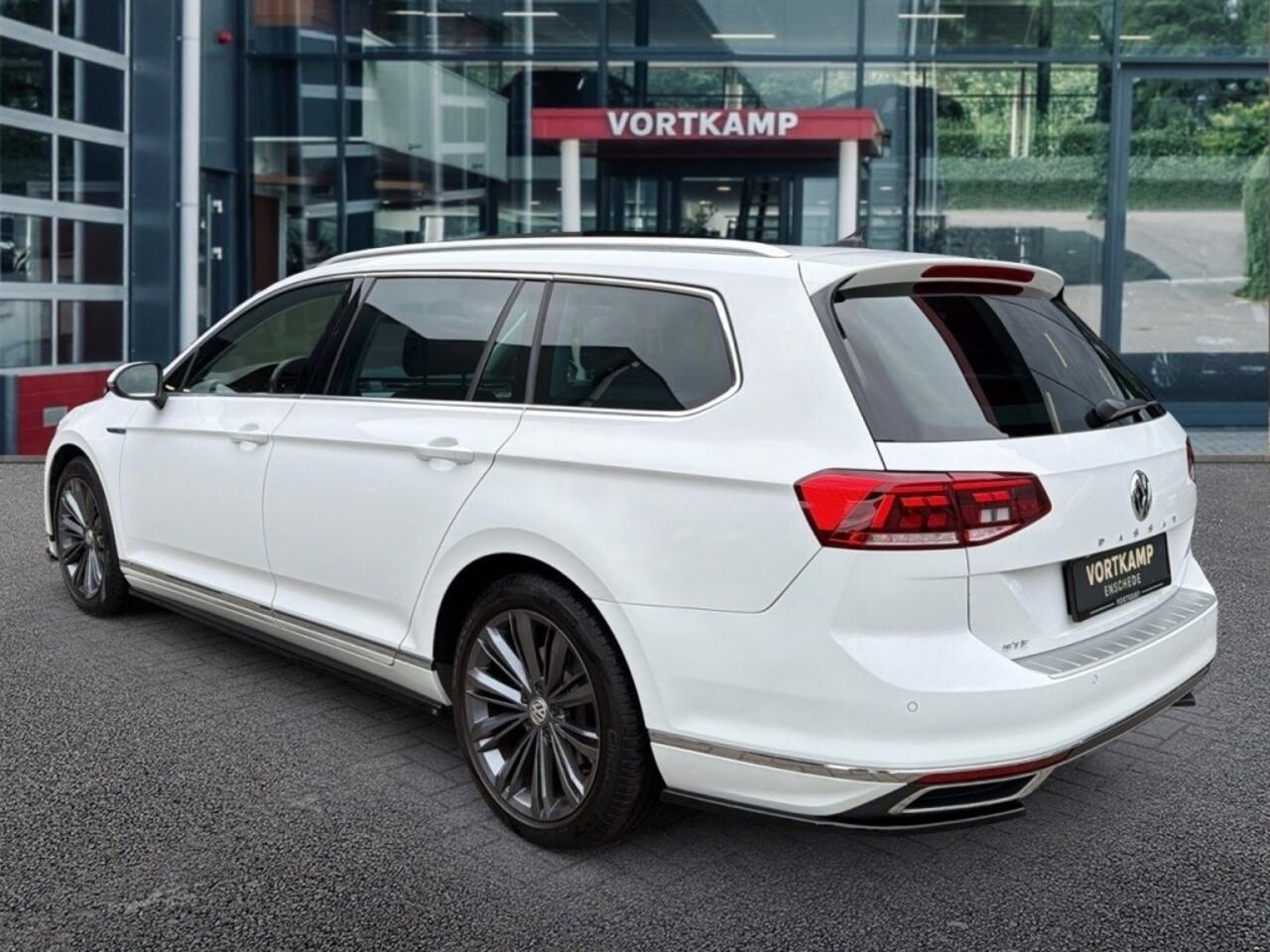 Volkswagen PASSAT 1.4 TSI DSG GTE PANO-DAK/TREKHAAK/CAMERA/NAVI/CARPLAY/HUD/ACC/E-KLEP