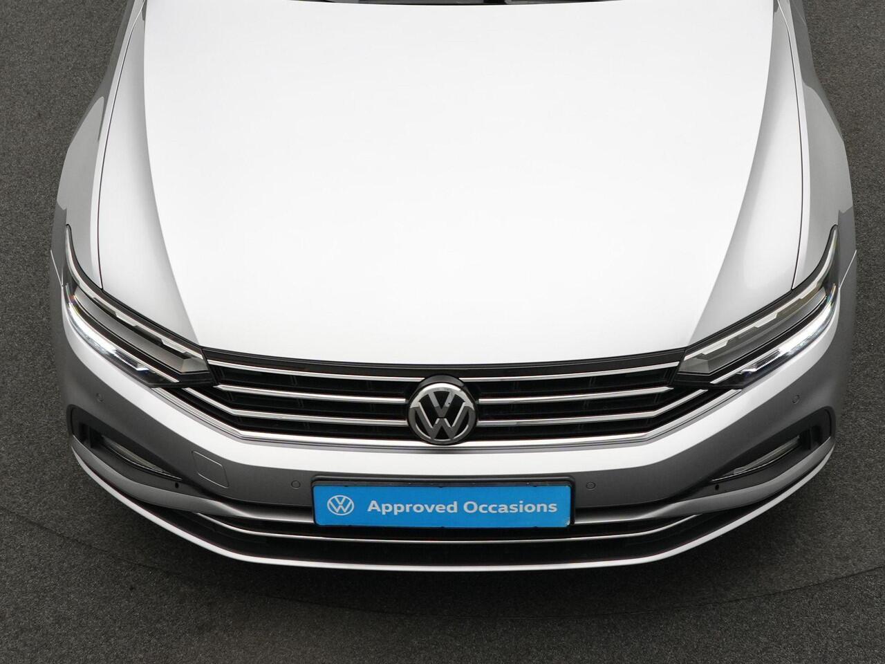 Volkswagen PASSAT Variant 1.5 TSI 150 pk DSG Comfortline Business | LED koplampen | Trekhaak | Adaptive Cruise | Parkeersensoren voor/achter | Climatronic | Carplay | Navigatie | 16 inch