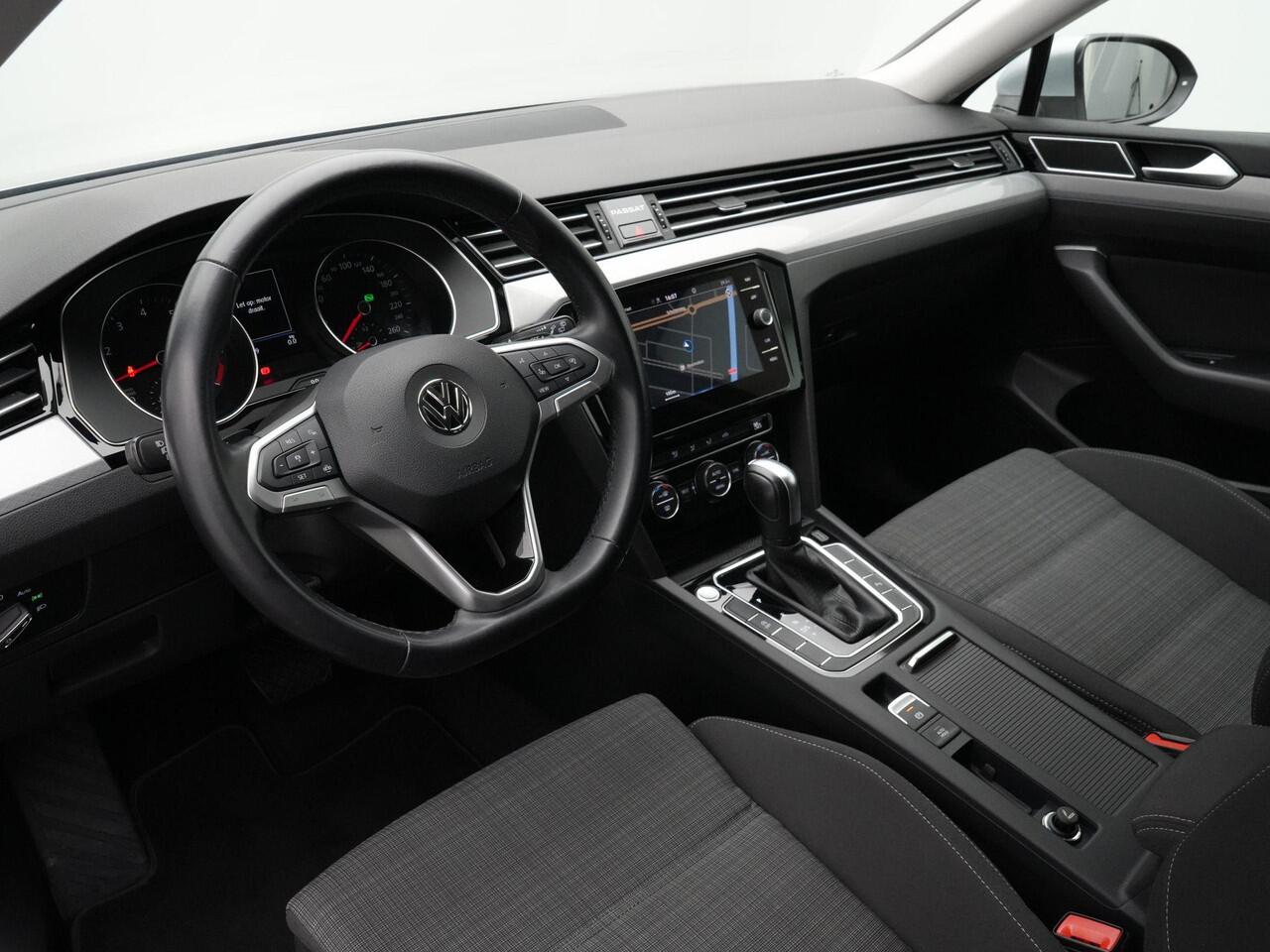 Volkswagen PASSAT Variant 1.5 TSI 150 pk DSG Comfortline Business | LED koplampen | Trekhaak | Adaptive Cruise | Parkeersensoren voor/achter | Climatronic | Carplay | Navigatie | 16 inch