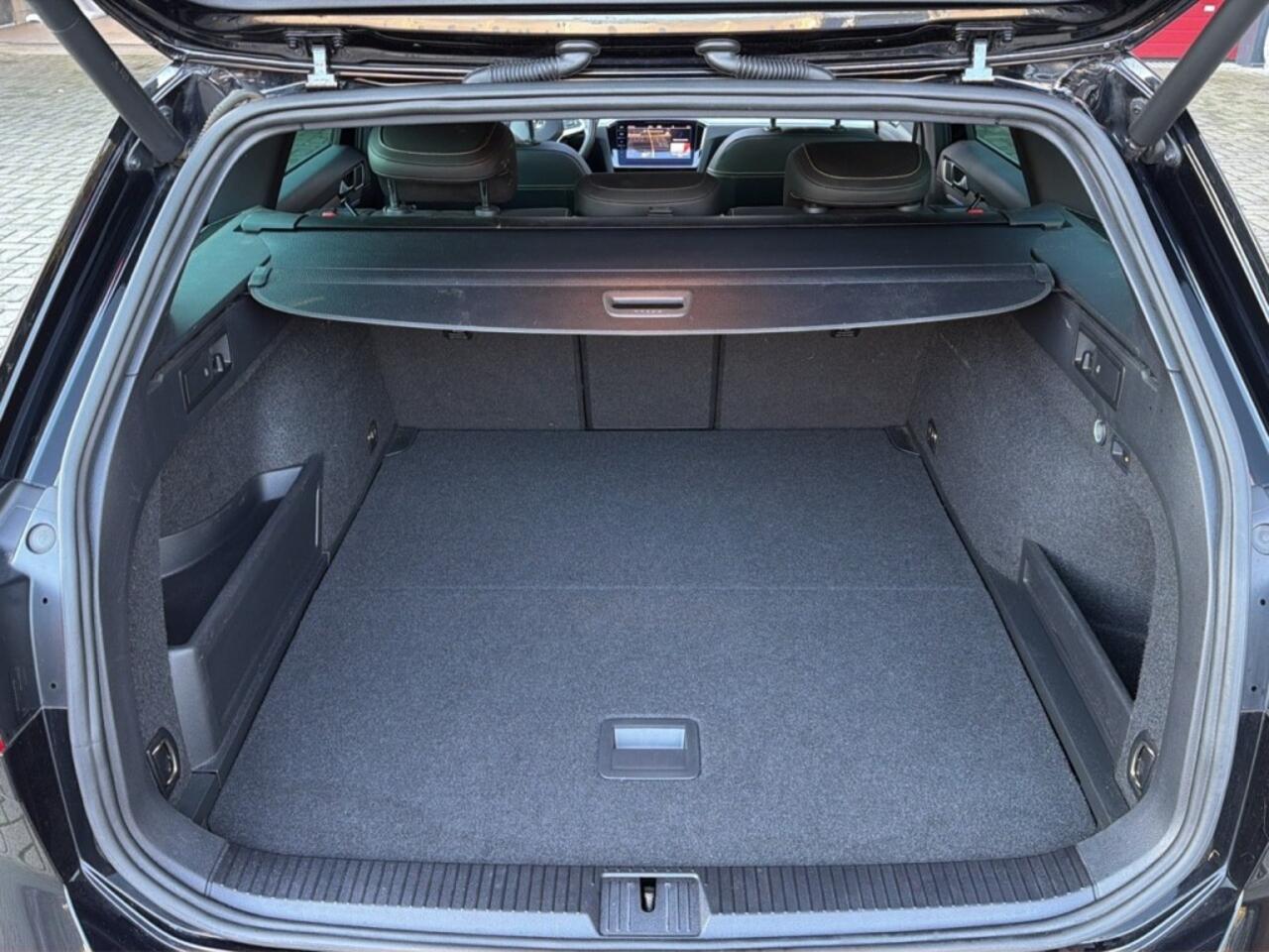 Volkswagen PASSAT 1.4 TSI DSG GTE PANO-DAK/CAMERA/TREKHAAK/MEMORY/NAVI/CARPLAY/ACC