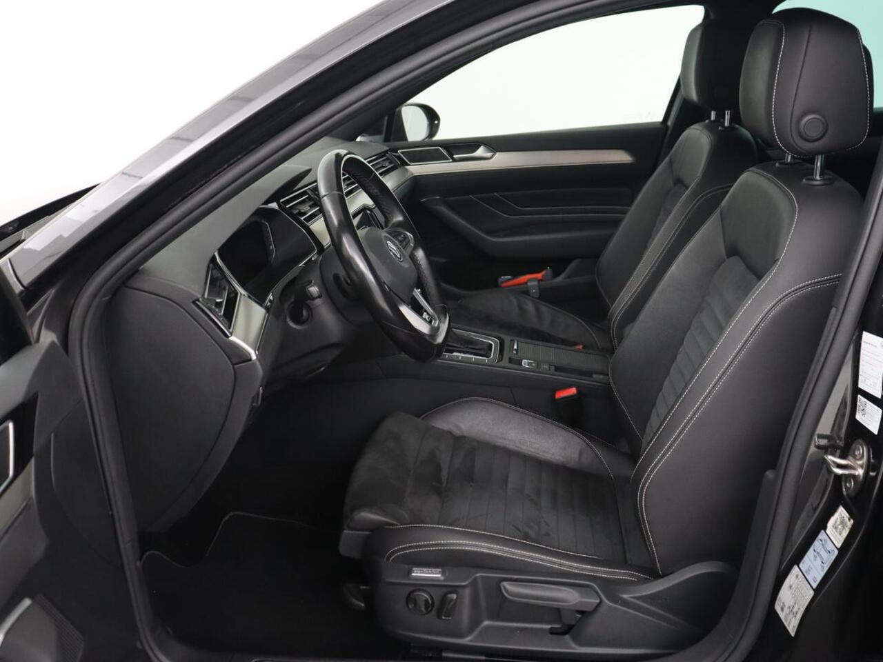 Volkswagen PASSAT 1.5 TSI Elegance Business R | Leder/Alcantara | Stoelverwarming | Trekhaak | Adaptive cruise | Matrix LED | Keyless | Carplay | Navigatie | Virtual Cockpit | Parkeerhulp | R Line