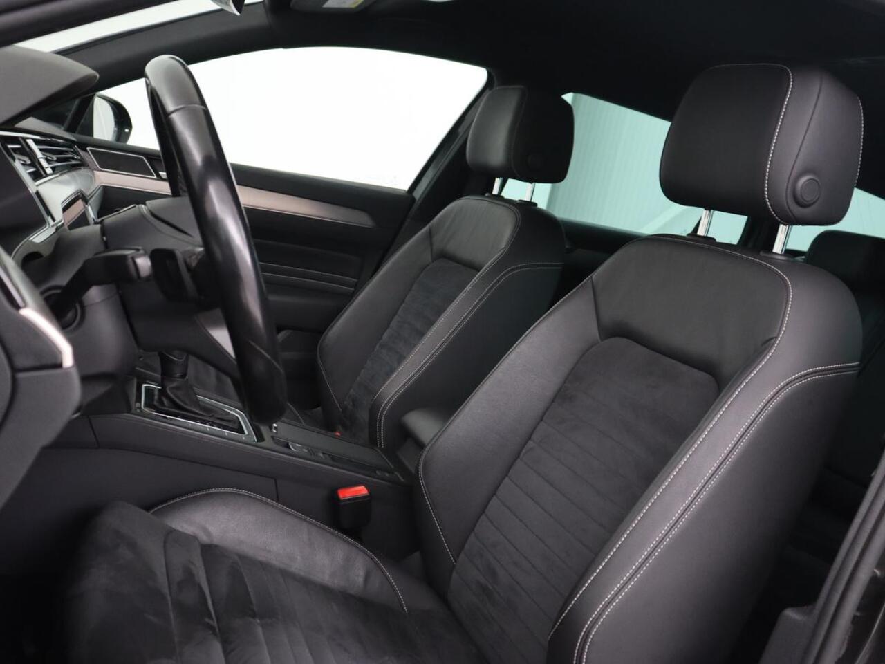 Volkswagen PASSAT 1.5 TSI Elegance Business R | Leder/Alcantara | Stoelverwarming | Trekhaak | Adaptive cruise | Matrix LED | Keyless | Carplay | Navigatie | Virtual Cockpit | Parkeerhulp | R Line