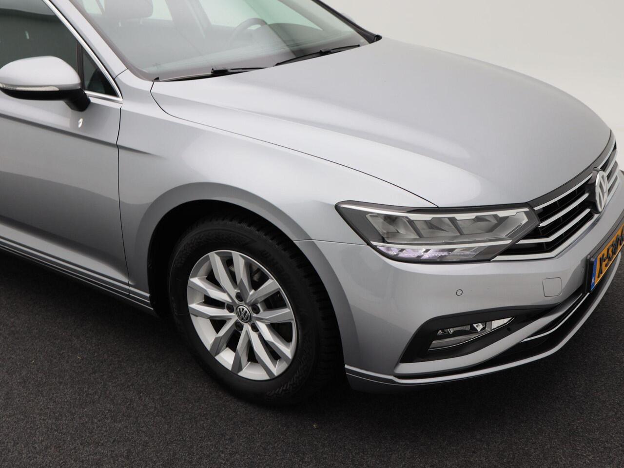 Volkswagen PASSAT Variant 1.5 TSi 150 Pk Automaat Comfort Business | Adaptive Cruise | Stoelverwarming | CarPlay | Achteruitrijcamera | Trekhaak | 16 Inch | 101.536 Km!!