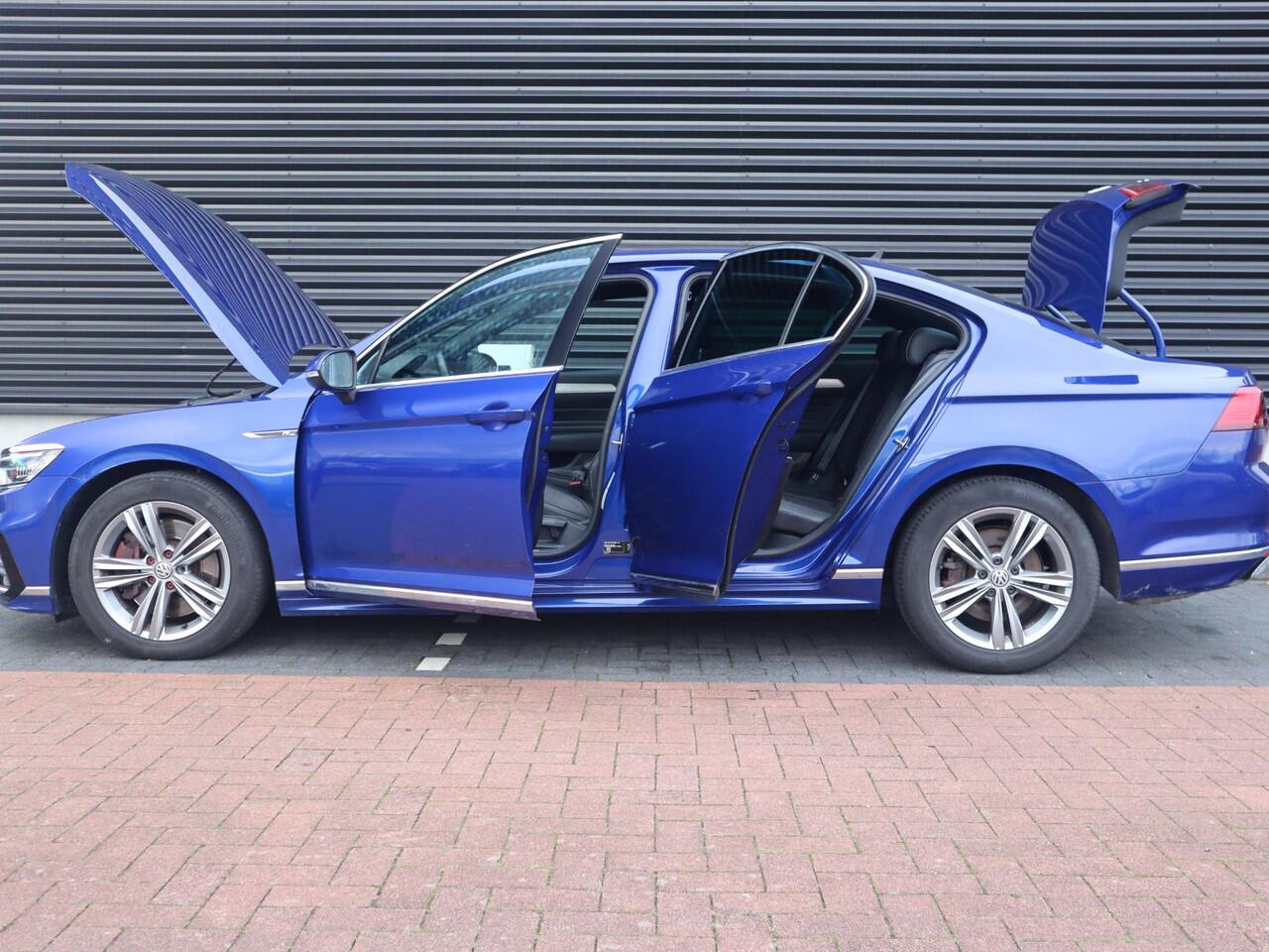 Volkswagen PASSAT 2.0 TSI 4Motion Elegance Business R | 272PK Fabrieks af | NAP | Clima | Adapt. Cruise | Navi | Leder/Alcantara | PDC | LED | Stoelverwarming | Multimedia |