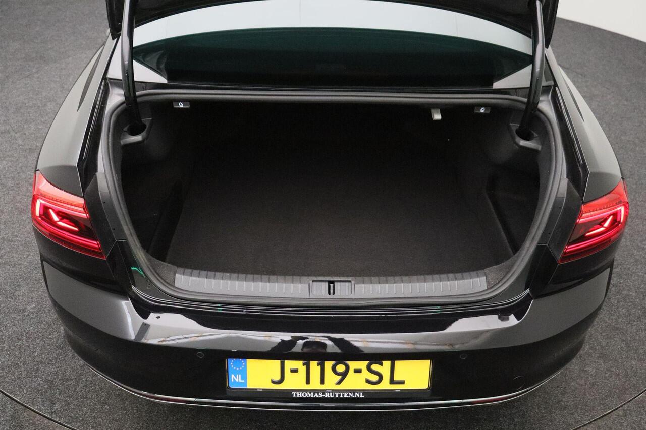 Volkswagen PASSAT 2.0 TSI R-Line Business + 2020 | Navigatie | Adaptive Cruise Control | Achteruitrij Camera | App Connect | 2 Sleutels | Nationale Autopas NAP | Boekjes | Multifunctioneel Stuurwiel | Digitaal Dashboard