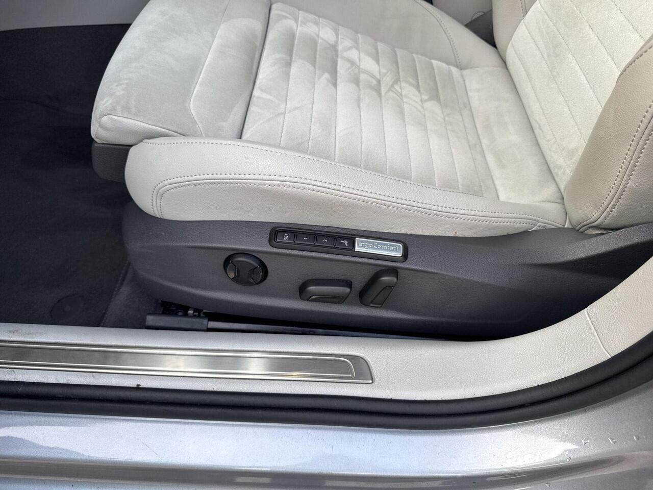 Volkswagen PASSAT Variant 1.5 TSI Elegance | 150 pk | Pano Dak | Trekhaak | ERGO Massage | A-Camera |