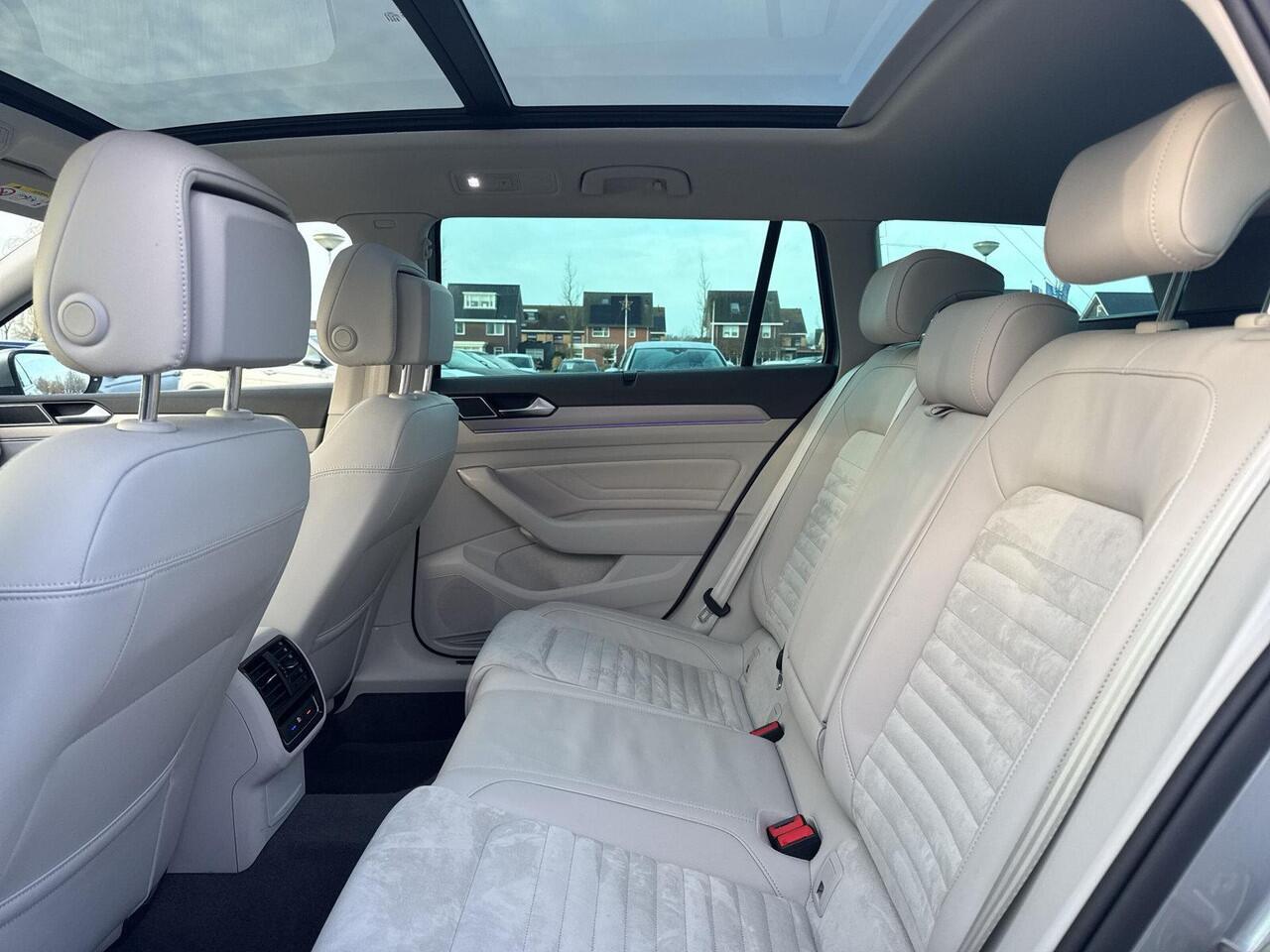 Volkswagen PASSAT Variant 1.5 TSI Elegance | 150 pk | Pano Dak | Trekhaak | ERGO Massage | A-Camera |