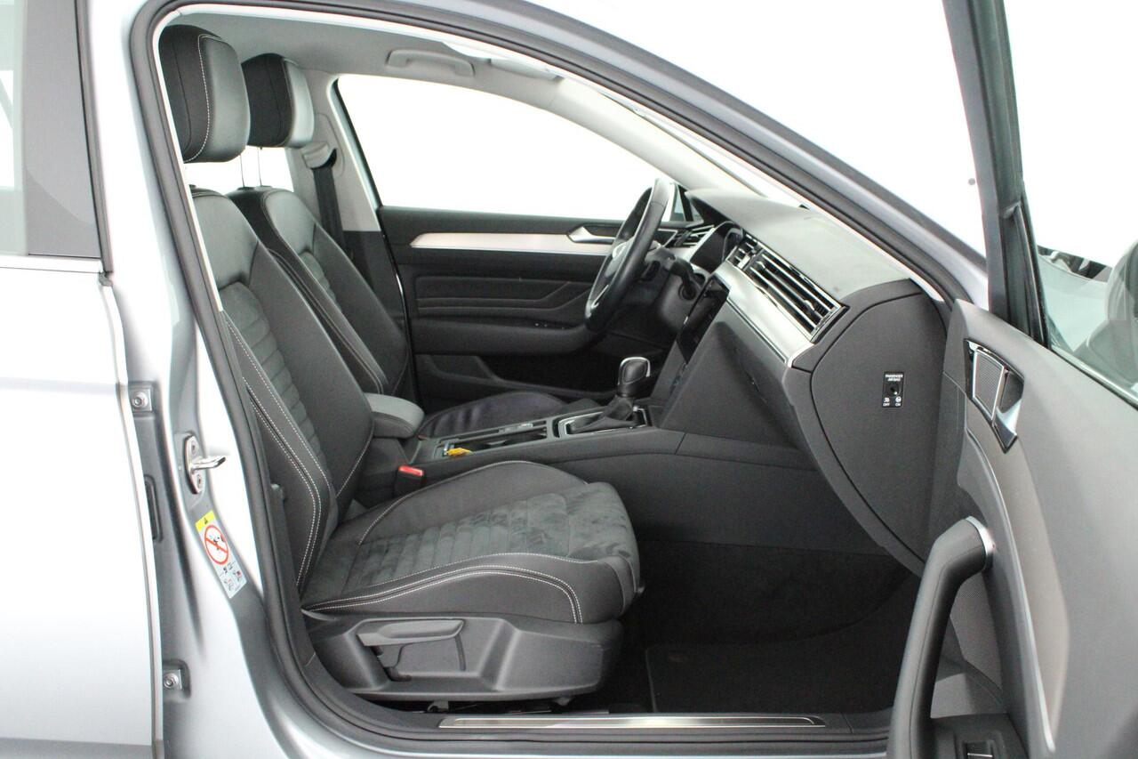 Volkswagen PASSAT Variant 1.5 TSI 150pk DSG Elegance Business + Camera Head-Up Virtual Cockpit Navigatie