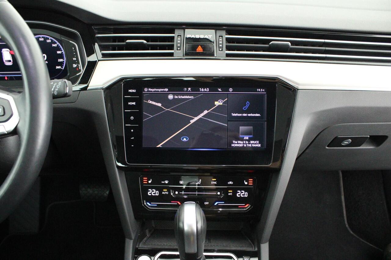 Volkswagen PASSAT Variant 1.5 TSI 150pk DSG Elegance Business + Camera Head-Up Virtual Cockpit Navigatie