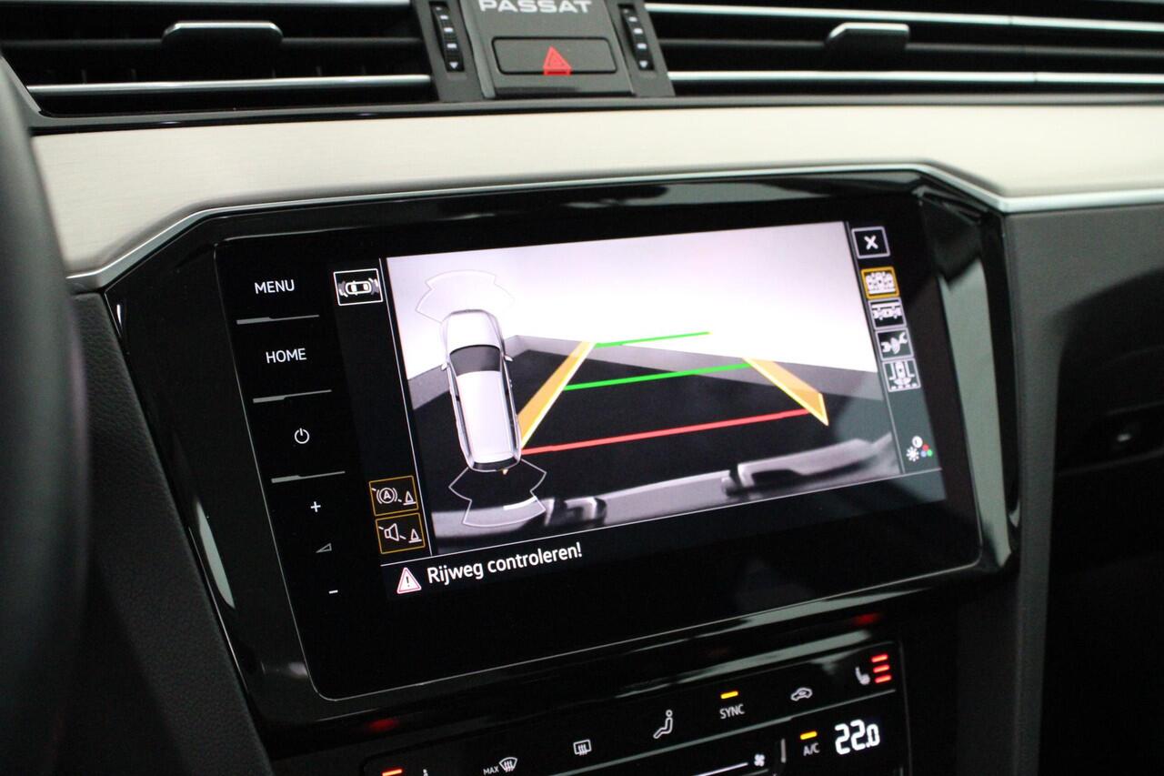 Volkswagen PASSAT Variant 1.5 TSI 150pk DSG Elegance Business + Camera Head-Up Virtual Cockpit Navigatie