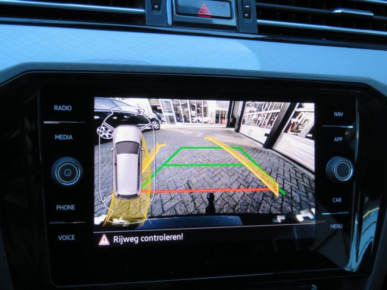 Volkswagen PASSAT 1.4 TSI PHEV GTE BNS / Trekhaak wegklap. / Camera / BOVAG garantie