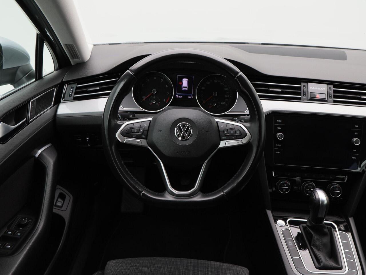 Volkswagen PASSAT Variant 1.5 TSi 150 Pk Automaat Comfort Business | Adaptive Cruise | Stoelverwarming | CarPlay | Achteruitrijcamera | Trekhaak | 16 Inch | 101.536 Km!!