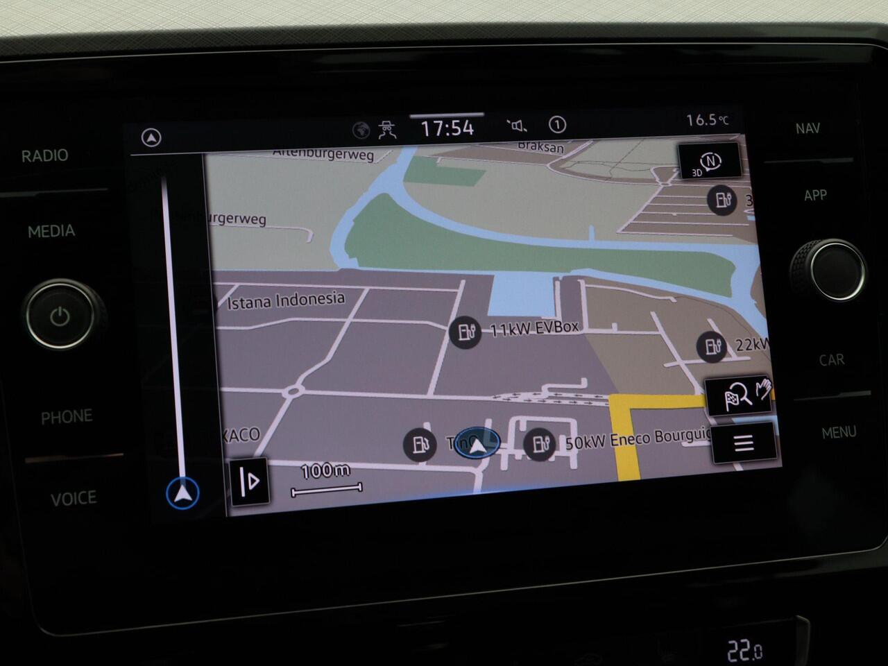 Volkswagen PASSAT Variant 1.5 TSi 150 Pk Automaat Comfort Business | Adaptive Cruise | Stoelverwarming | CarPlay | Achteruitrijcamera | Trekhaak | 16 Inch | 101.536 Km!!