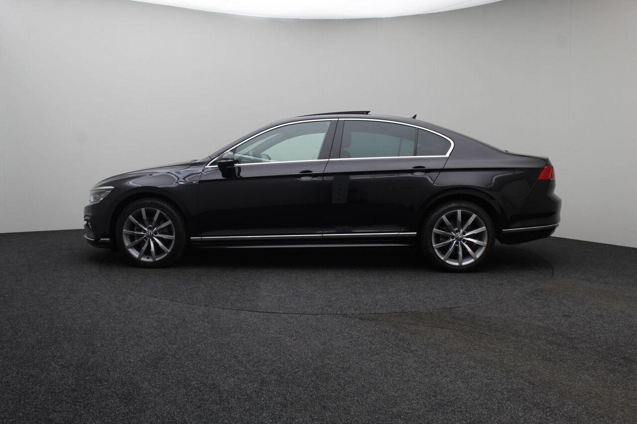 Volkswagen PASSAT 2.0 TSI R-Line Business + 2020 | Navigatie | Adaptive Cruise Control | Achteruitrij Camera | App Connect | 2 Sleutels | Nationale Autopas NAP | Boekjes | Multifunctioneel Stuurwiel | Digitaal Dashboard