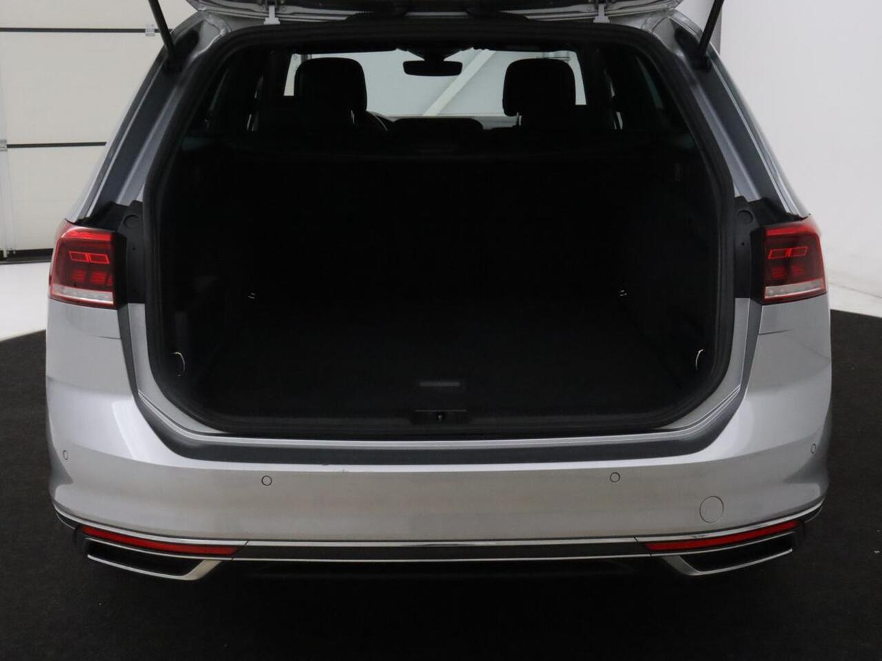 Volkswagen PASSAT 1.4 TSI GTE | Standkachel | Adaptive cruise | Stoelverwarming | Camera | Matrix LED | Carplay | Side Assist | Massage | PDC | Navigatie | PHEV | Plug In