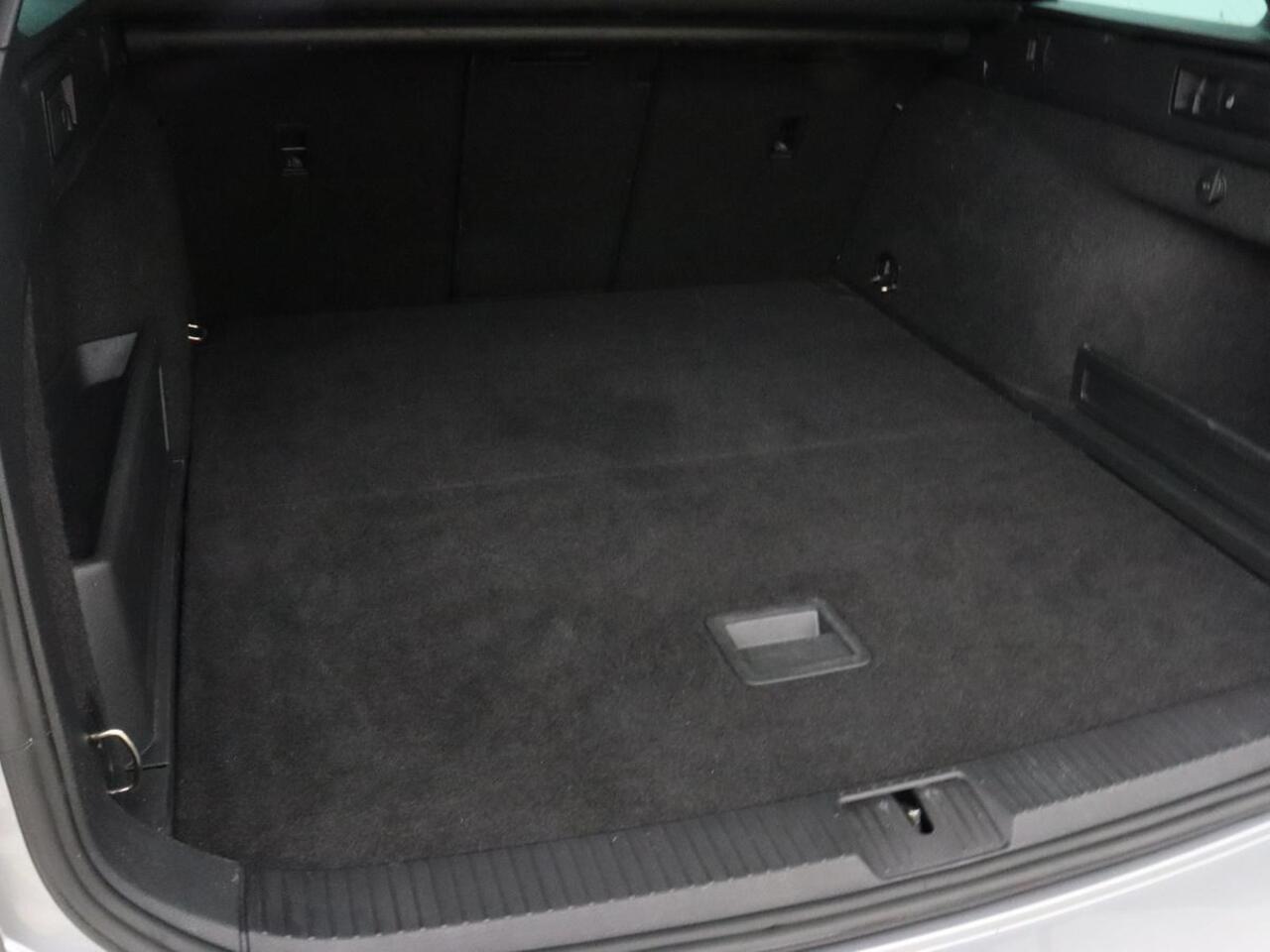 Volkswagen PASSAT 1.4 TSI GTE | Standkachel | Adaptive cruise | Stoelverwarming | Camera | Matrix LED | Carplay | Side Assist | Massage | PDC | Navigatie | PHEV | Plug In
