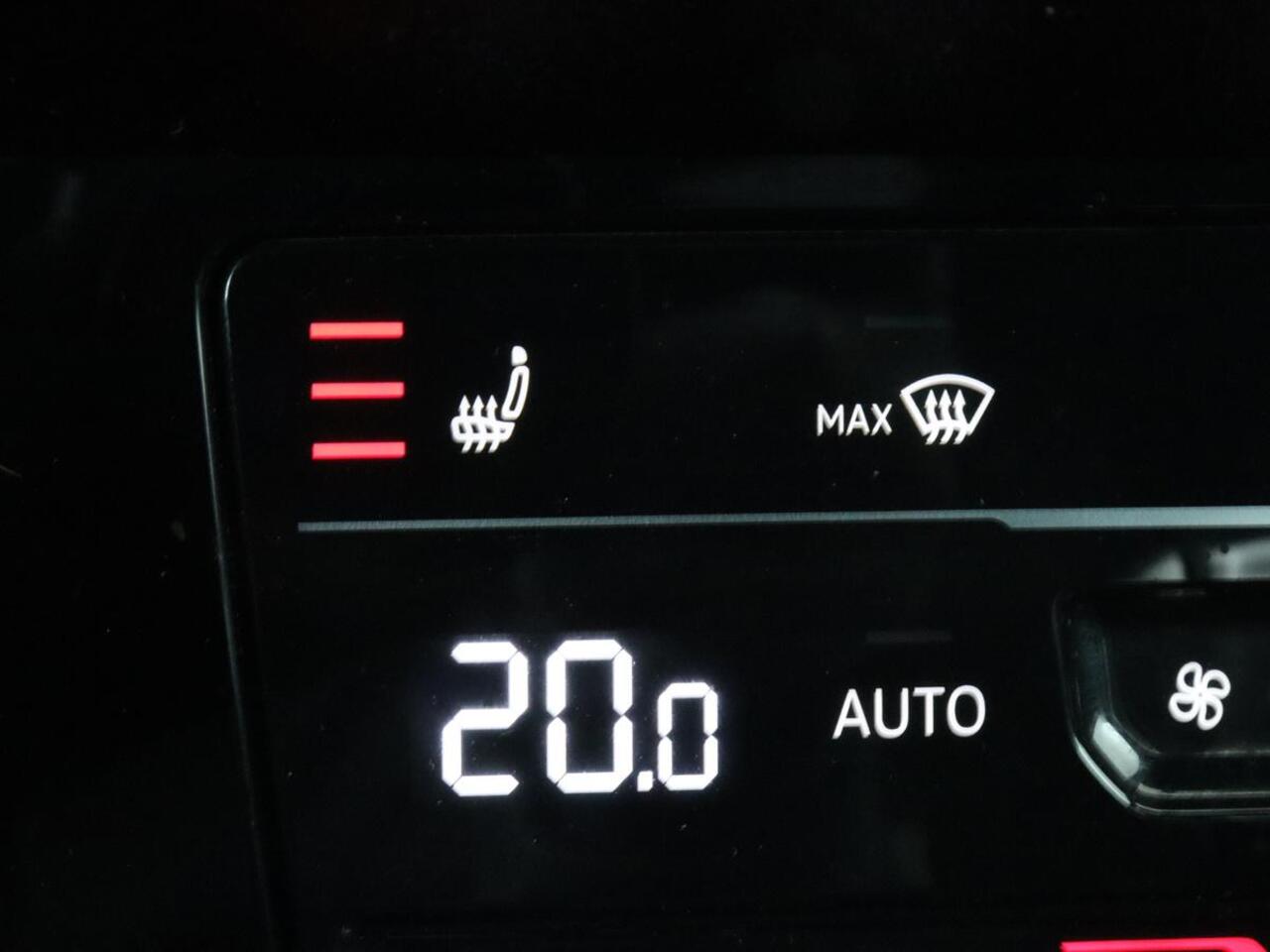 Volkswagen PASSAT 1.4 TSI GTE | Standkachel | Adaptive cruise | Stoelverwarming | Camera | Matrix LED | Carplay | Side Assist | Massage | PDC | Navigatie | PHEV | Plug In