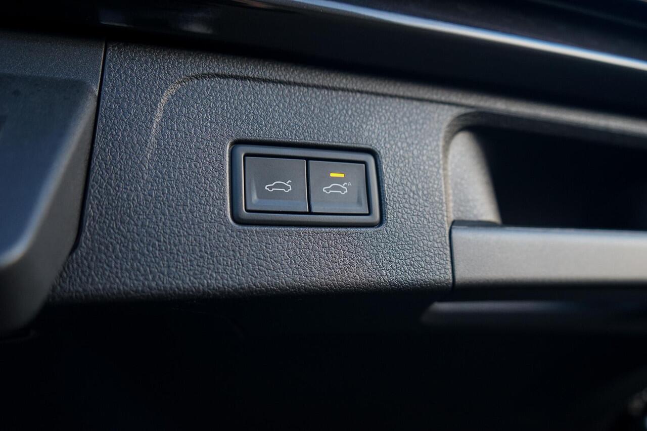 Volkswagen PASSAT Variant 1.5 TSI R-Line Business +