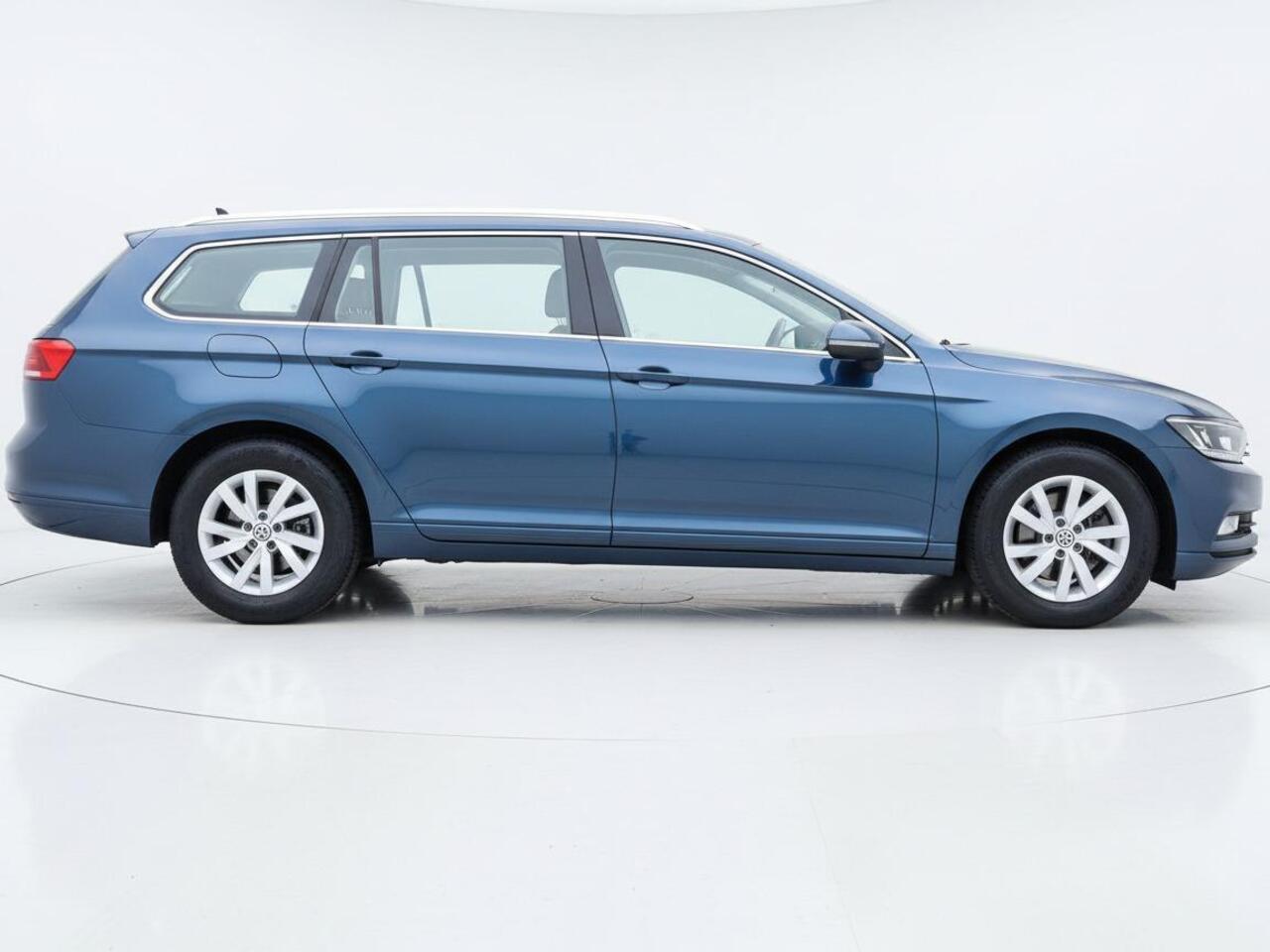 Volkswagen PASSAT Variant 1.5 TSI Comfort Business | NAP | Clima | Adapt. Cruise | Multimedia/Navi | LED | PDC V+A | Keyless | trekhaak |