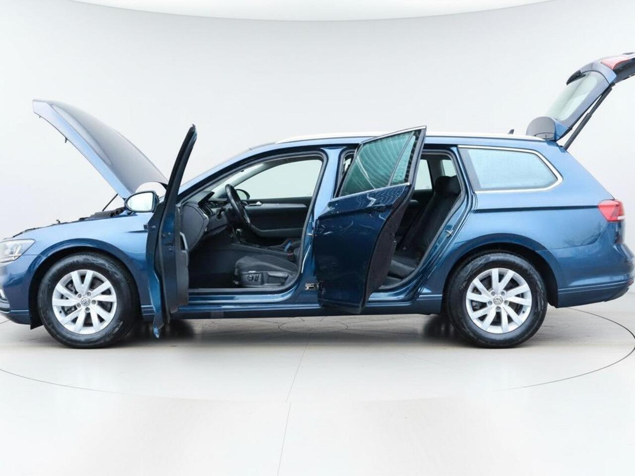 Volkswagen PASSAT Variant 1.5 TSI Comfort Business | NAP | Clima | Adapt. Cruise | Multimedia/Navi | LED | PDC V+A | Keyless | trekhaak |