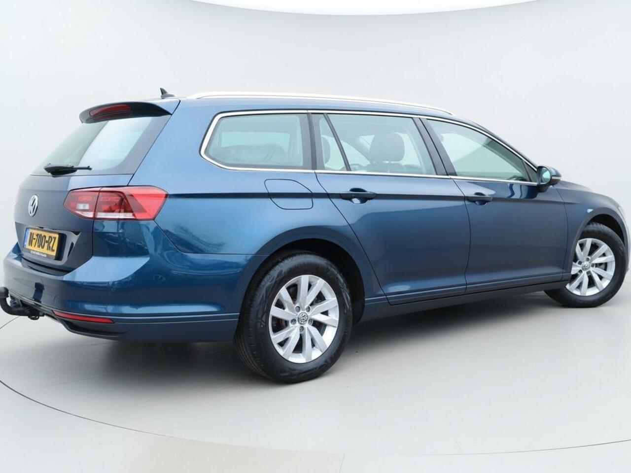 Volkswagen PASSAT Variant 1.5 TSI Comfort Business | NAP | Clima | Adapt. Cruise | Multimedia/Navi | LED | PDC V+A | Keyless | trekhaak |