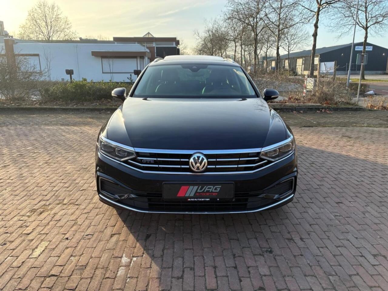 Volkswagen PASSAT 1.4 TSI GTE Hybride, Pano, Trekhaak, 360Â° Camera, Leder